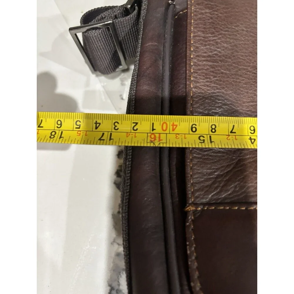 Kenneth Cole Reaction Brown Leather Large Messenger Bag Office School Business